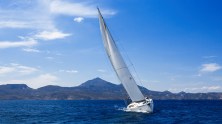 Top 5 Best Short Sailing Outings Around the World for Quick Adventures