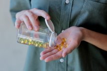 How to Manage Time Zones and Dosage Schedules While Traveling with Medications
